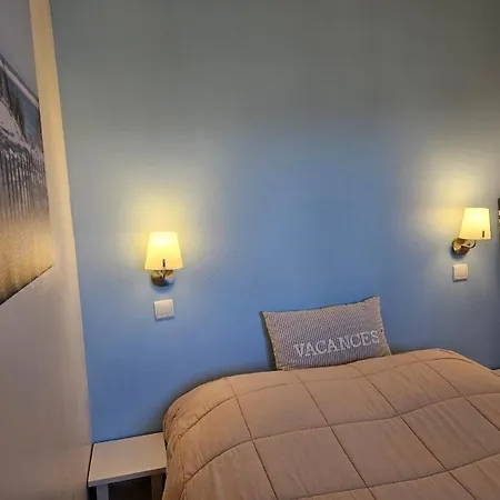O Fil De L'eau Piscine Chauffee アパート *