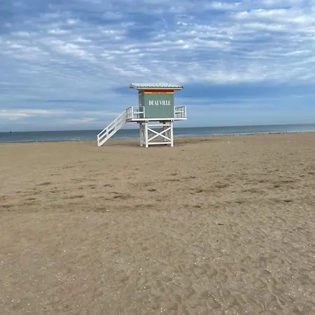 O Fil De L'eau Piscine Chauffee *