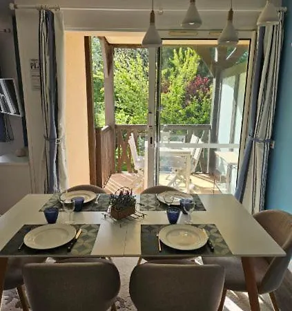 O Fil De L'eau Piscine Chauffee Apartmán *