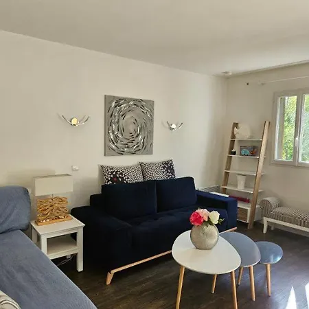 O Fil De L'eau Piscine Chauffee Apartman *