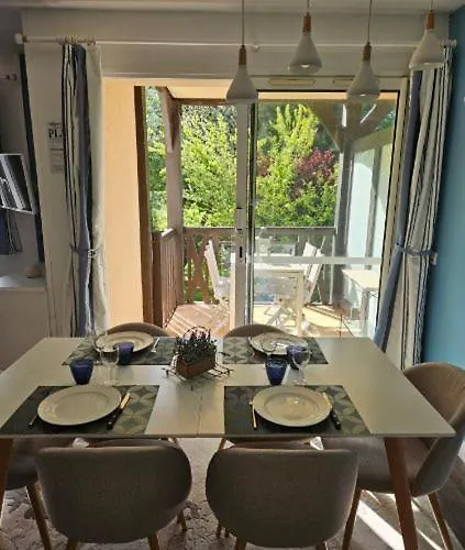 O Fil De L'eau Piscine Chauffee Apartmán *